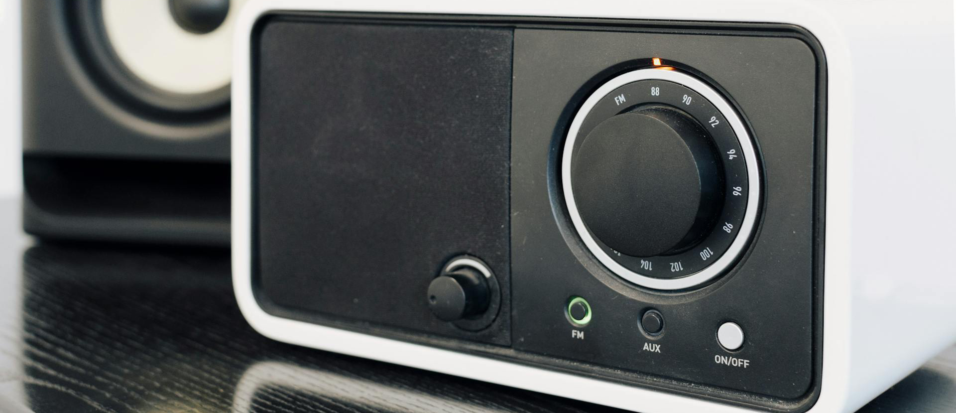 Enclosure design for EMC